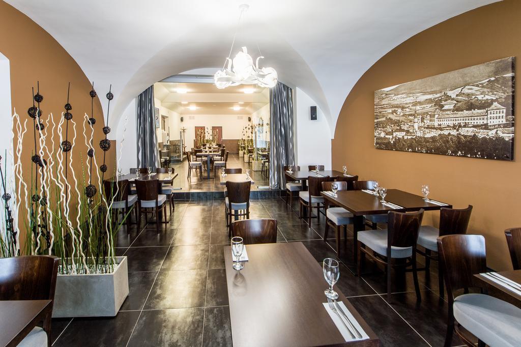 Hotel U Lva Bílina Екстериор снимка