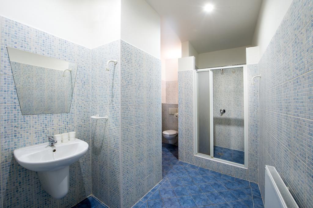 Hotel U Lva Bílina Стая снимка