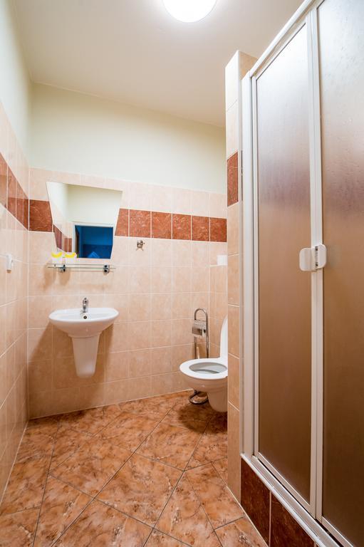 Hotel U Lva Bílina Стая снимка